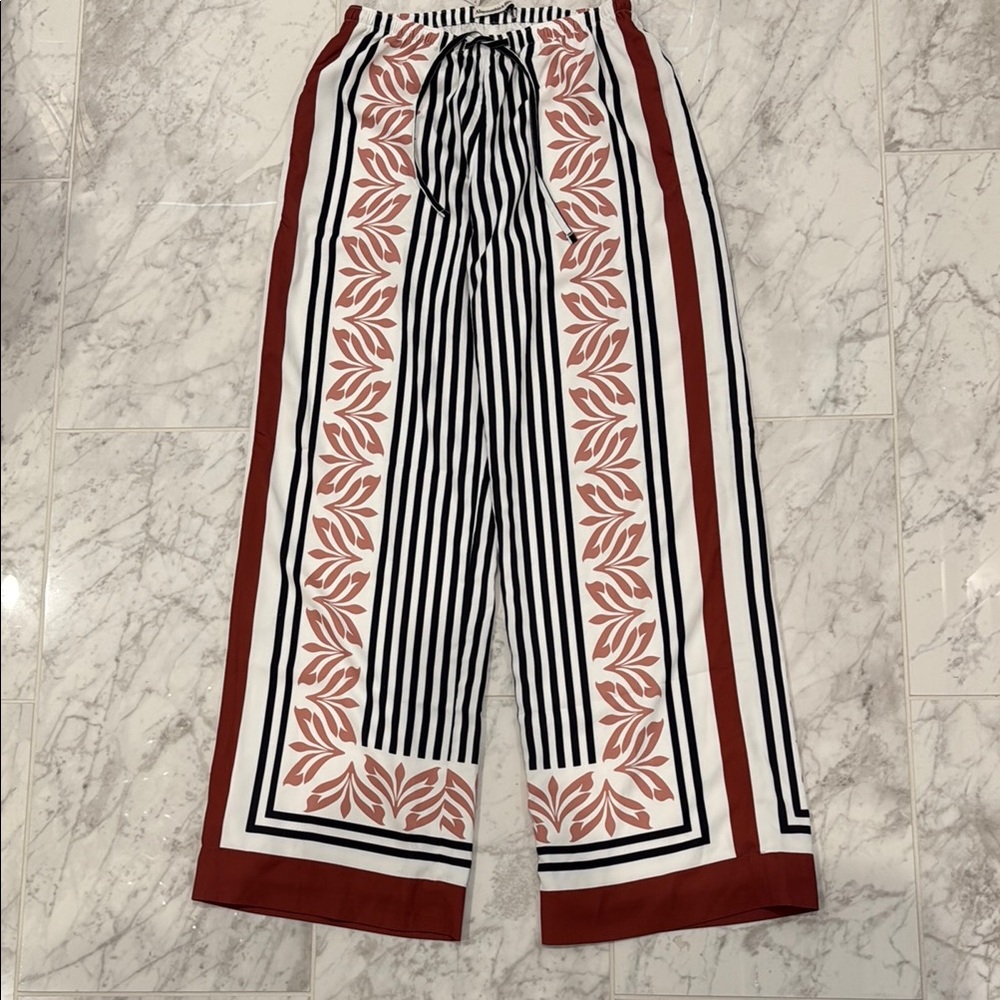 Abercrombie Striped and Leaf Patterned Wide-Leg Pants Size XS - Picture 3 of 4